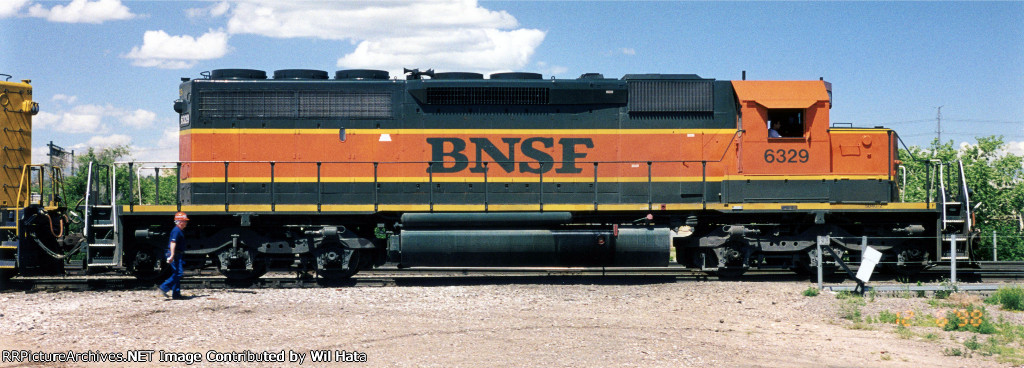 BNSF SD40-2 6329
